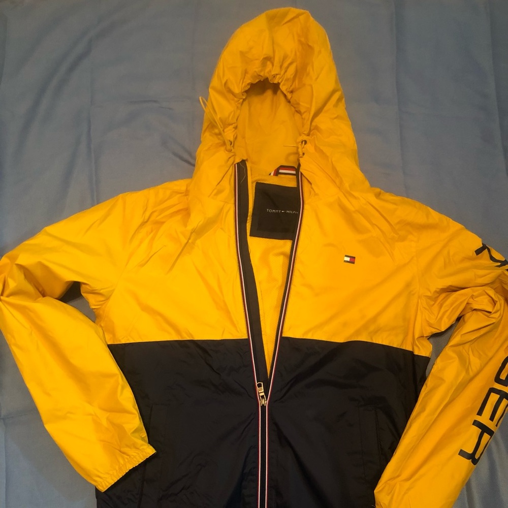 Men’s Size S brand new never lightweight Yellow/dark blue windbreaker jacket.